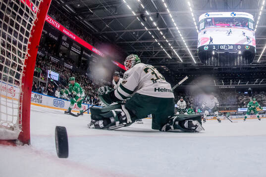 Rögles Daniel Zaar skjuter in 2-0 målet mot Färjestads
