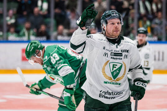 Färjestads Oskar Steen jublar