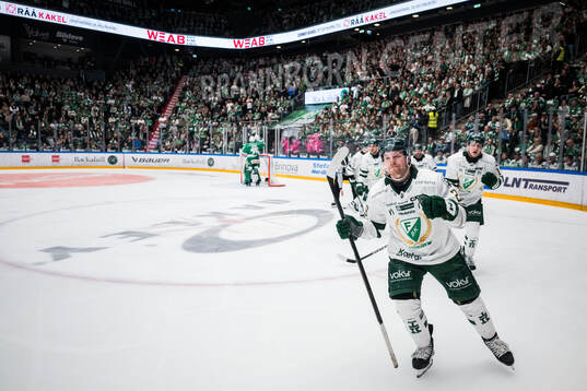 Färjestads Oskar Steen jublar