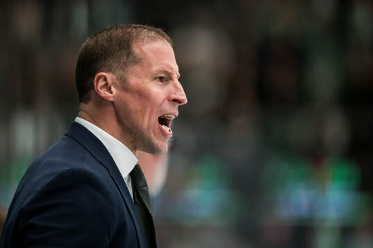 Färjestads tränare Cam Abbott reagerar