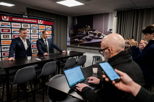 Rögles tränare Dan Tangnes och Färjestads tränare Cam