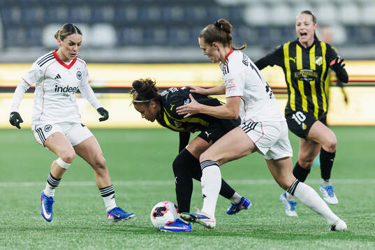 Felicia Schröder of Häcken and Marthine Østenstad of