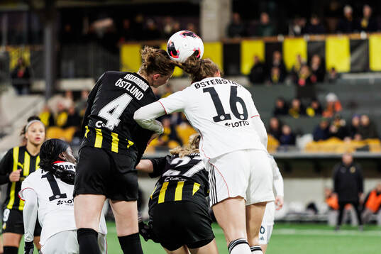 Emma Östlund of Häcken and Marthine Østenstad of