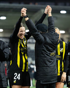 Tabby Tindell and head coach Elena Sadiku of Häcken