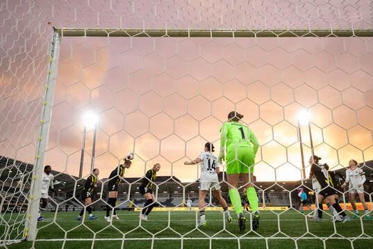 Tabby Tindell, Emma Östlund, Stine Sandbech and goalkeeper