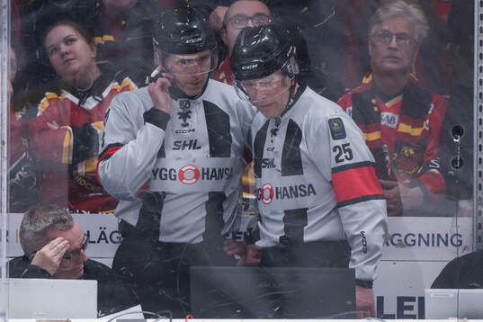 Domare Linus Öhlund och Tobias Björk