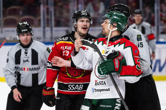 Luleås Oskari Laaksonen och Frölundas Nicklas Lasu