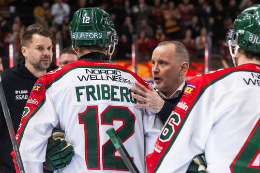 Luleås tränare tränare Thomas Berglund tackar Frölundas