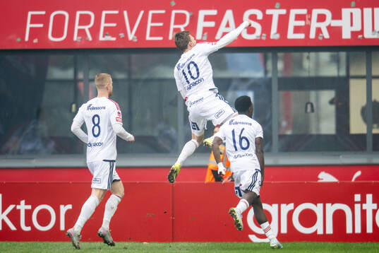 Östers Oscar Uddenäs jublar