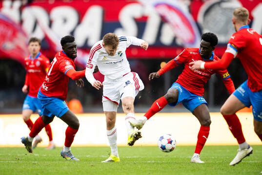 Helsingborgs Daouda Amadou och Östers Oscar Uddenäs