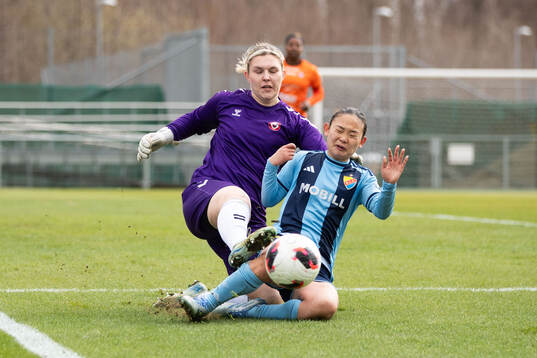 Kristianstads målvakt Moa Olsson och Djurgårdens Urara