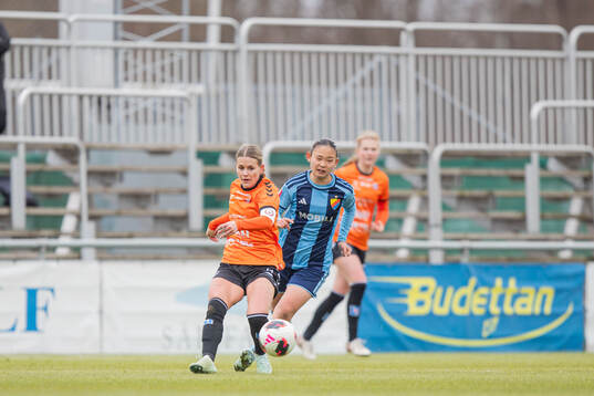 Kristianstads Tilda Persson och Djurgårdens Urara Watanabe