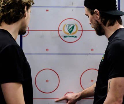 Färjestads David Tomasek och Linus Johansson