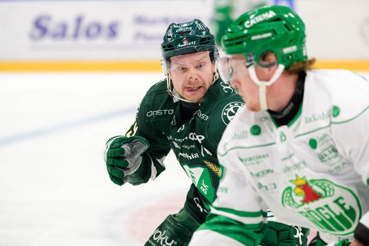 Färjestads Oskar Steen och Rögles Paul Ladue