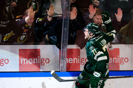 Färjestads Viktor Lodin jublar