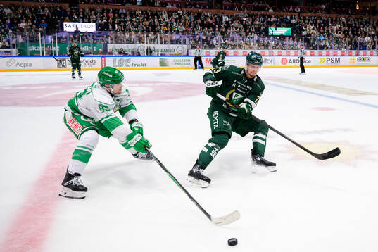 Rögles Karson Kuhlman och Färjestads Adam Ollas Mattsson
