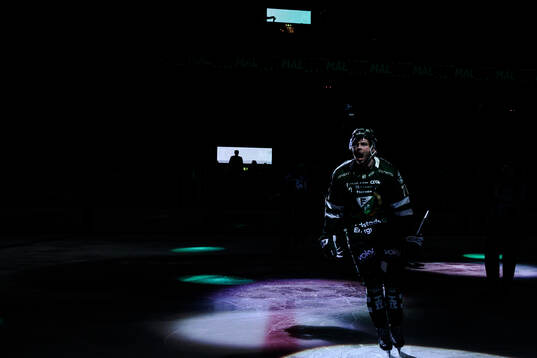 Färjestads Viktor Lodin jublar