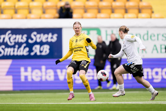Elfsborgs Hanna Jiozon och Örebro SKs Nellie Törngren
