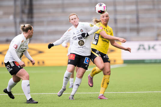 Örebro SKs Elisabeth Tillenius och Elfsborgs Stina Jensen
