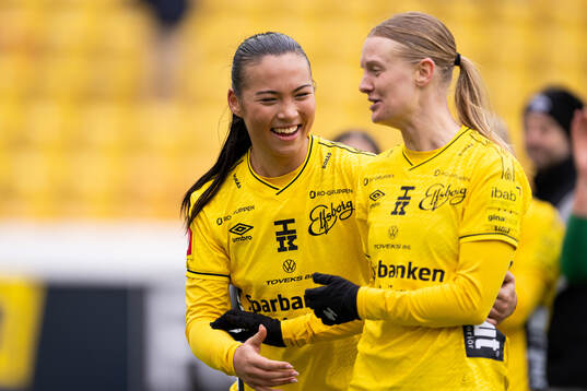 Elfsborgs Matilda Mårtensson och Hanna Jiozon jublar