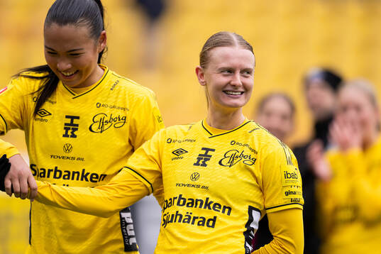 Elfsborgs Matilda Mårtensson och Hanna Jiozon jublar