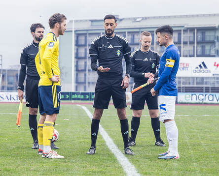 Ängelholms Daniel Bergman och Domare Mohamed Rachid och