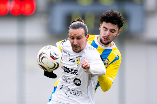 Eskilsminnes Egon Kurtulus och Laholms FKs Edin Hamidovic