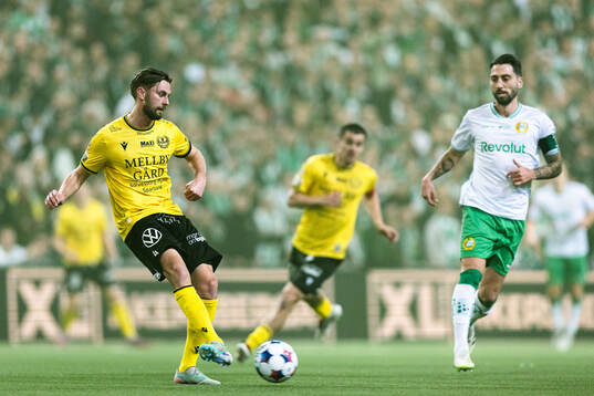 Mjällbys Axel Norén och Hammarbys Nahir Besara