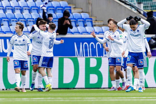 IFK Norrköpings Tim Prica jublar med lagkamrater