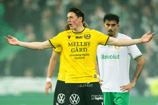 Mjällbys Elliot Stroud reagerar