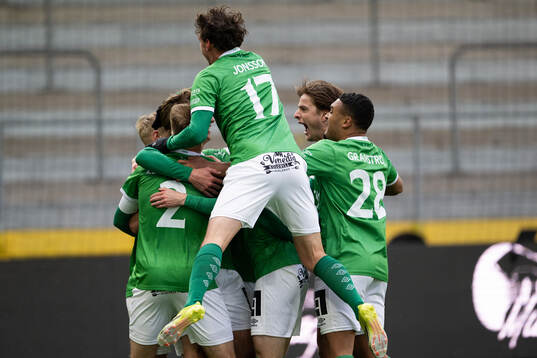 Brages spelare jublar