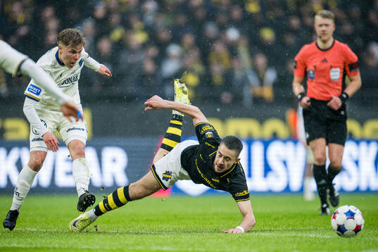 Halmstads Otso Liimatta och AIKs Dino Besirovic