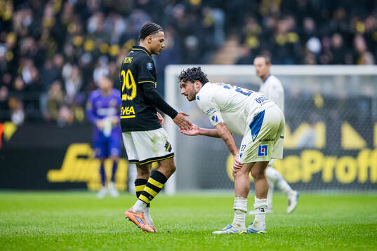 AIKs Kevin Filling och Halmstads Rocco Ascone