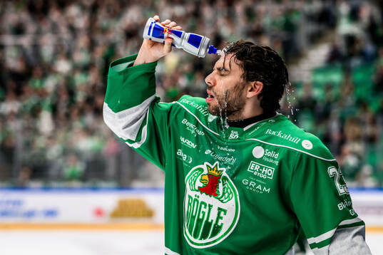 Rögles Josh Dickinson