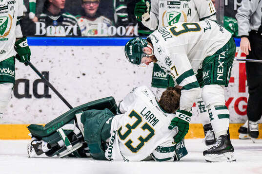 Färjestads målvakt Emil Larmi