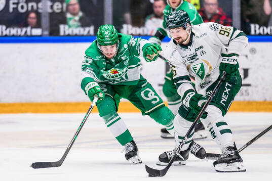 Rögles Albin Sundsvik och Färjestads David Tomasek
