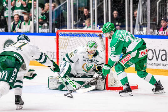 Färjestads målvakt Melker Thelin och Rögles Josh