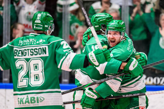 Rögles Linus Sandin jublar