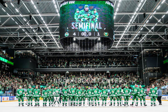 Rögles spelare jublar