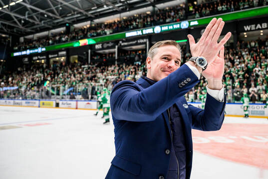 Rögles tränare Dan Tangnes jublar