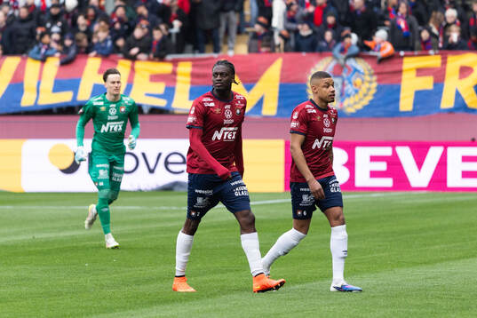 Örgrytes målvakt Hampus Gustafsson, Michael Parker och