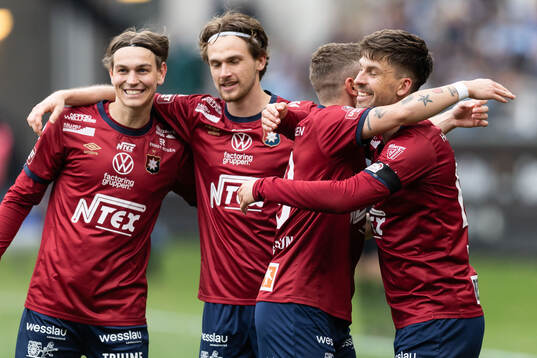 Örgrytes Anton Andreasson jublar med Noah Christoffersson,