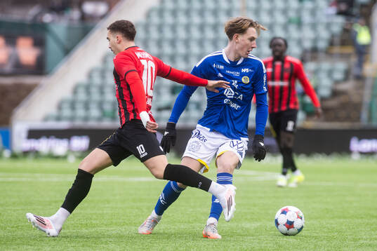 Nordic United FCs Lorent Mehmeti och GIF Sundsvalls Hugo