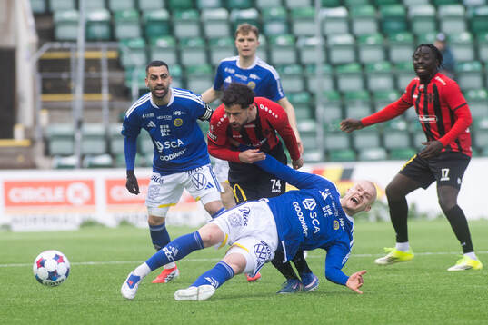 Nordic United FCs Christian Aphrem och GIF Sundsvalls Lucas