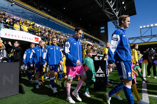 IFK Göteborgs Jonas Bager, målvakt Elis Bishesari August