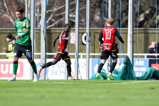 Östersunds Assiedou Yannick Armel Adjoumani och Simon