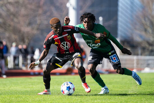 Östersunds Assiedou Yannick Armel Adjoumani och Varbergs