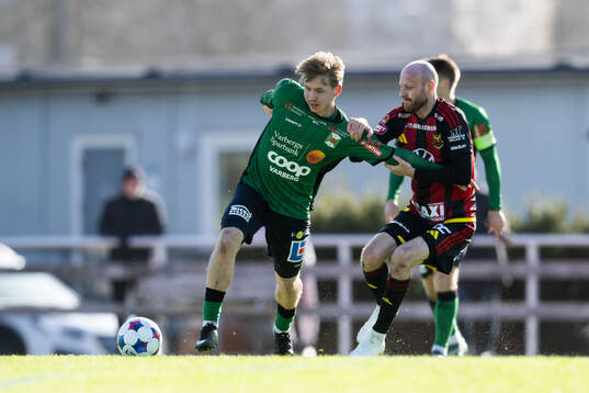 Varbergs Axel Vidjeskog och Östersunds Curtis Edwards