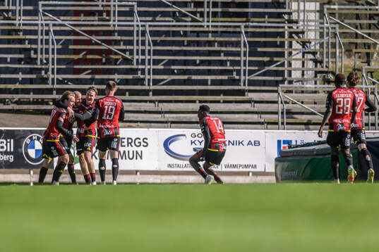 Östersunds Curtis Edwards jublar