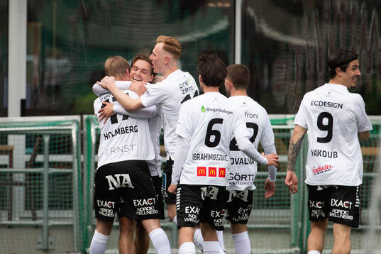 Örebros Karl Holmberg jublar